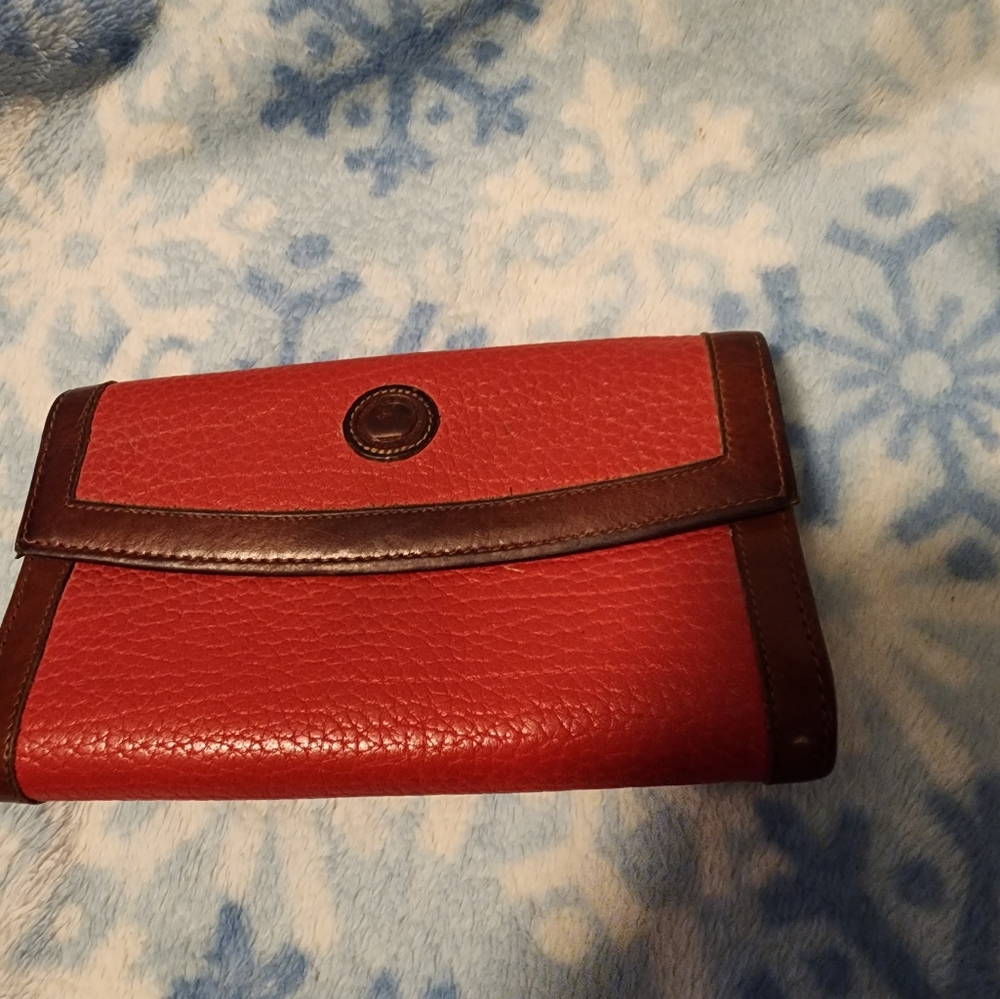 VTG Dooney & Bourke red pebble grain classic wallet